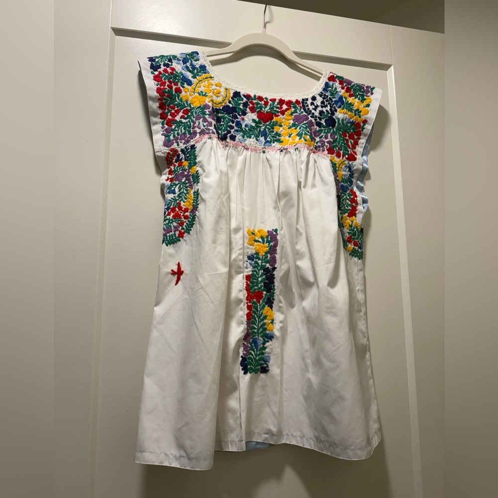 Mi Golondrina Floral Embroidered Blouse
